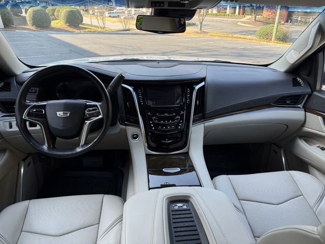Used 2018 Cadillac Escalade Luxury image 15