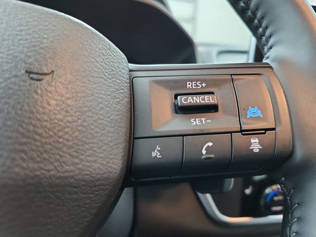 Used 2025 Nissan Rogue SV w/ SV Premium Package image 24