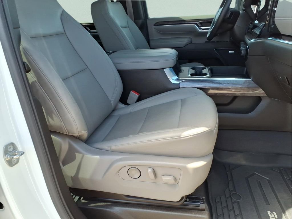 Used 2024 Chevrolet Silverado 2500 LTZ w/ LTZ Convenience Package image 15