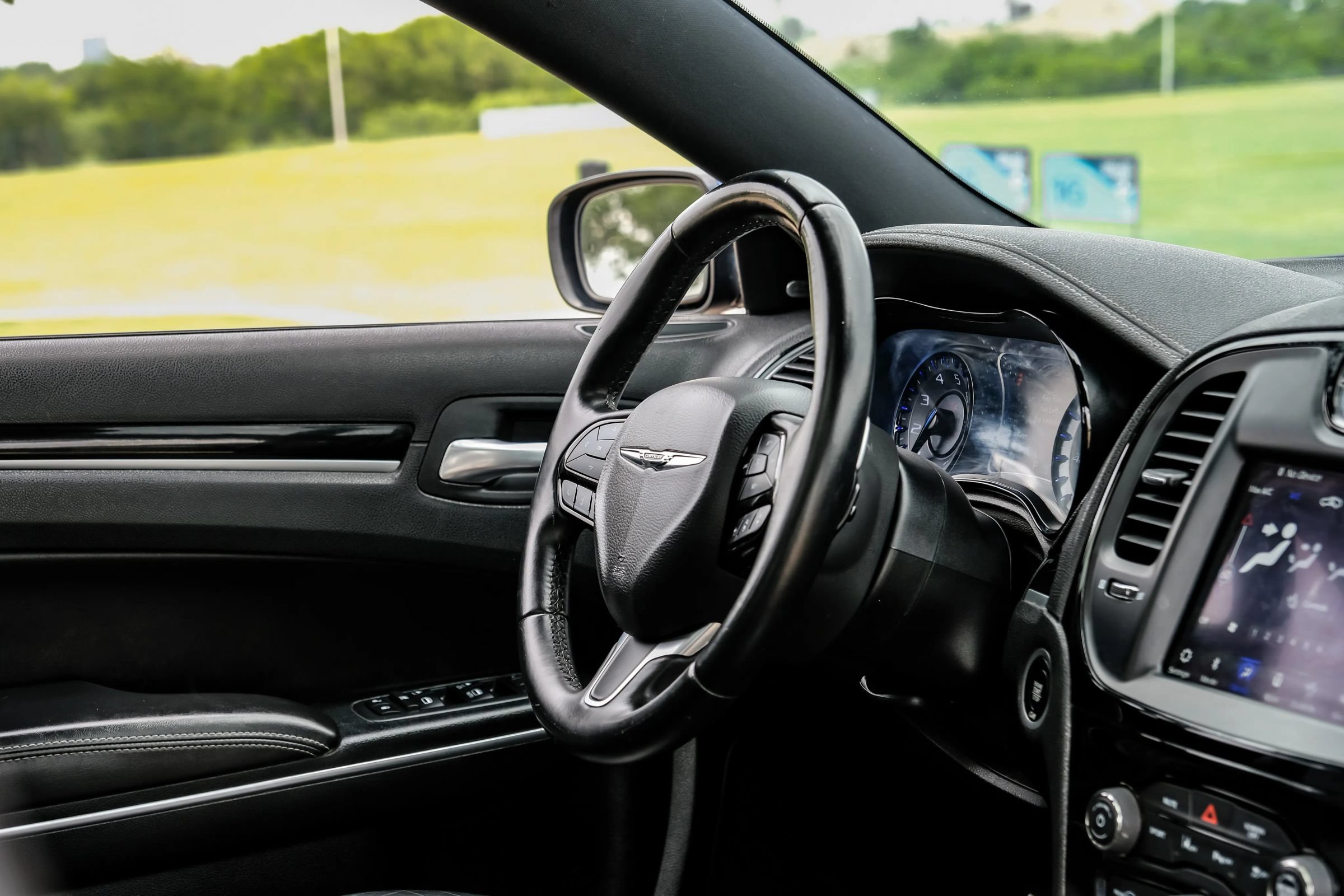 Used 2018 Chrysler 300 S w/ 300S Premium Group RWD image 17