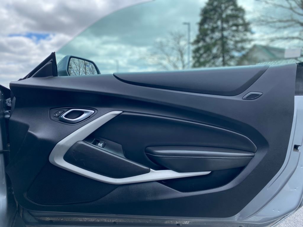 Used 2020 Chevrolet Camaro LT image 9