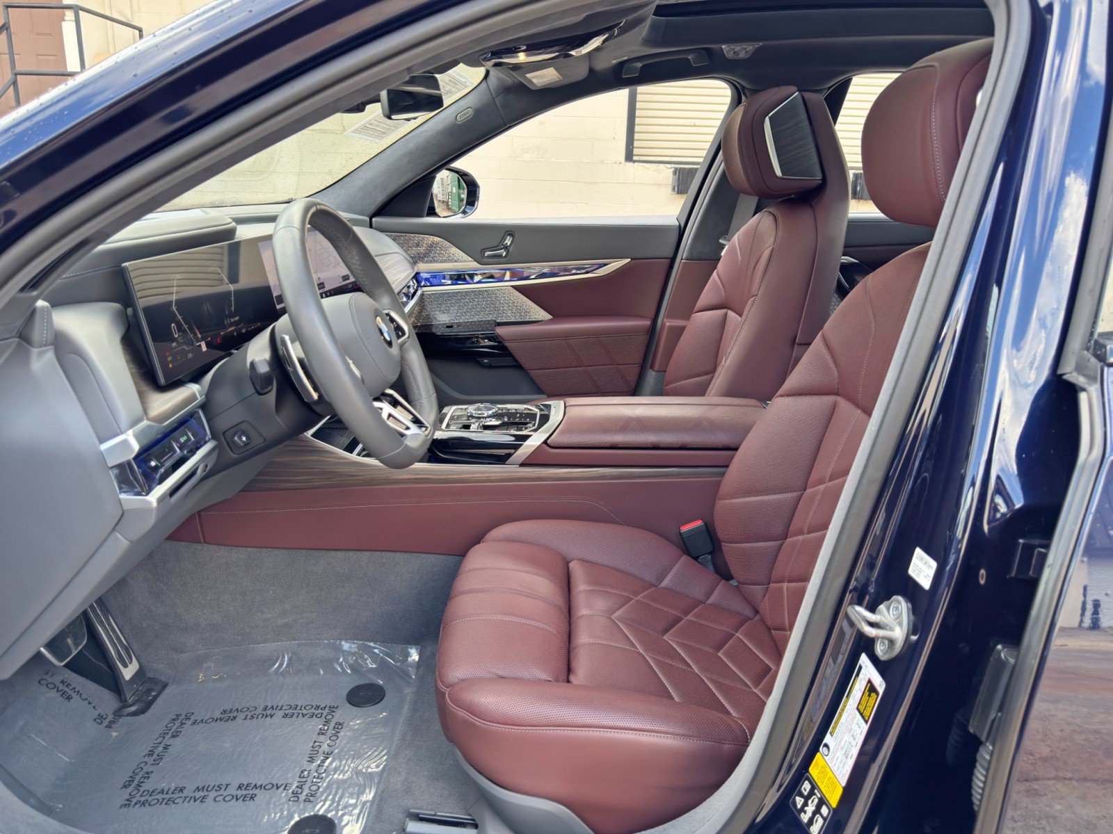 Used 2023 BMW 760i xDrive AWD/4WD image 17