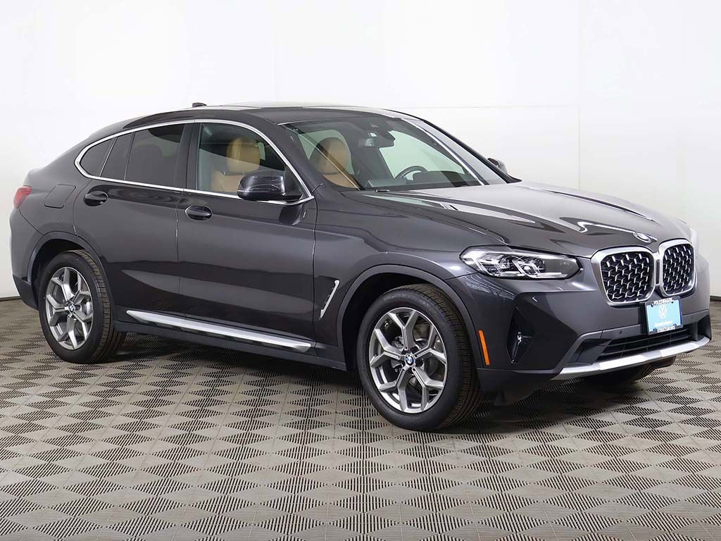 Used 2022 BMW X4 xDrive30i image 2