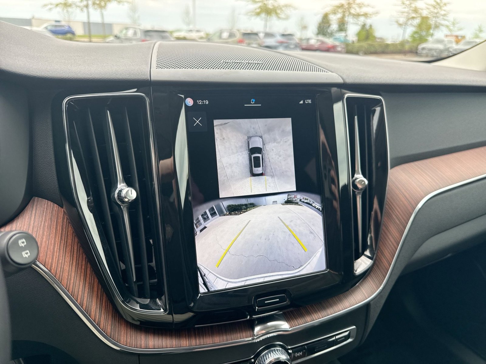 Used 2024 Volvo XC60 B5 Plus w/ Protection Package Premier AWD/4WD image 19