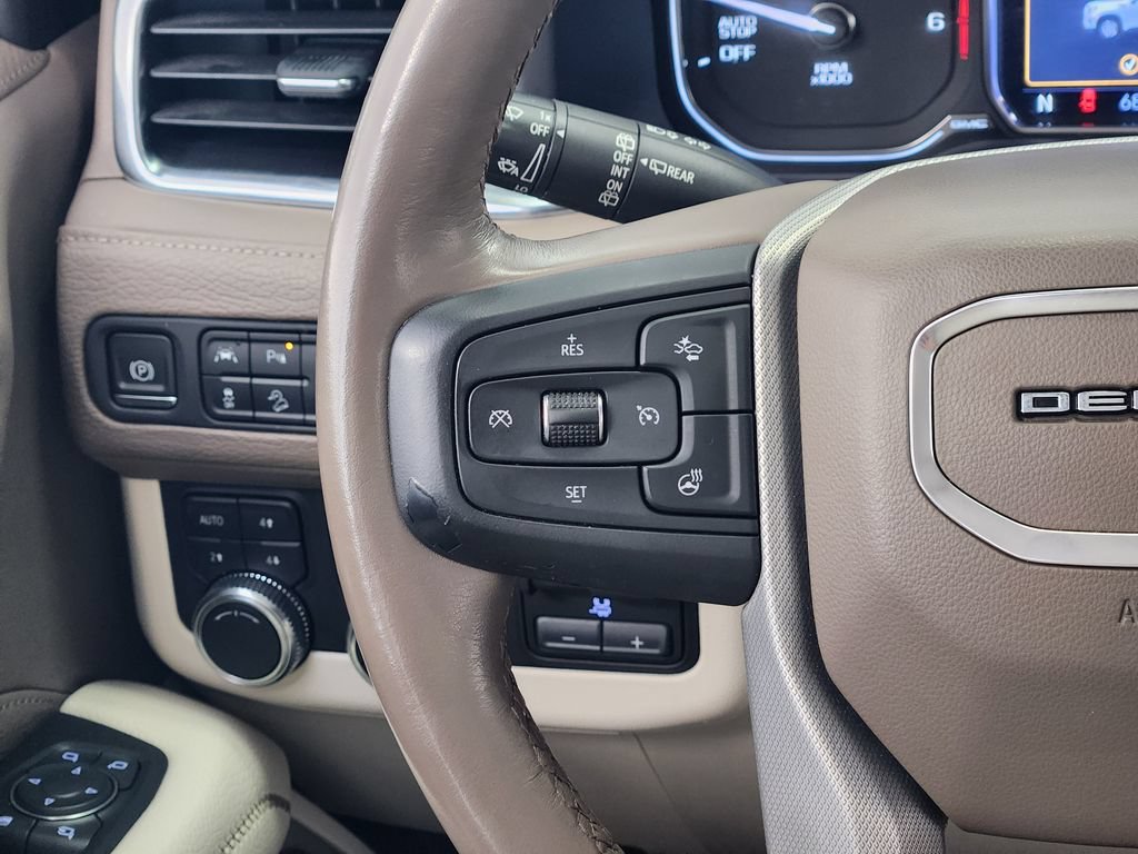 Used 2021 GMC Yukon Denali w/ Denali Premium Package AWD/4WD image 28