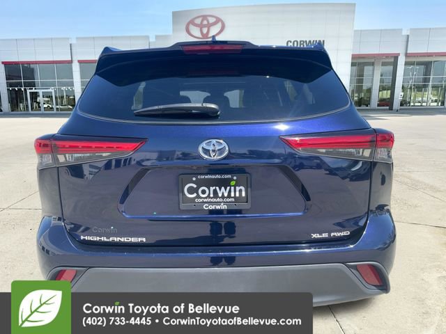 Used 2021 Toyota Highlander XLE AWD/4WD image 4