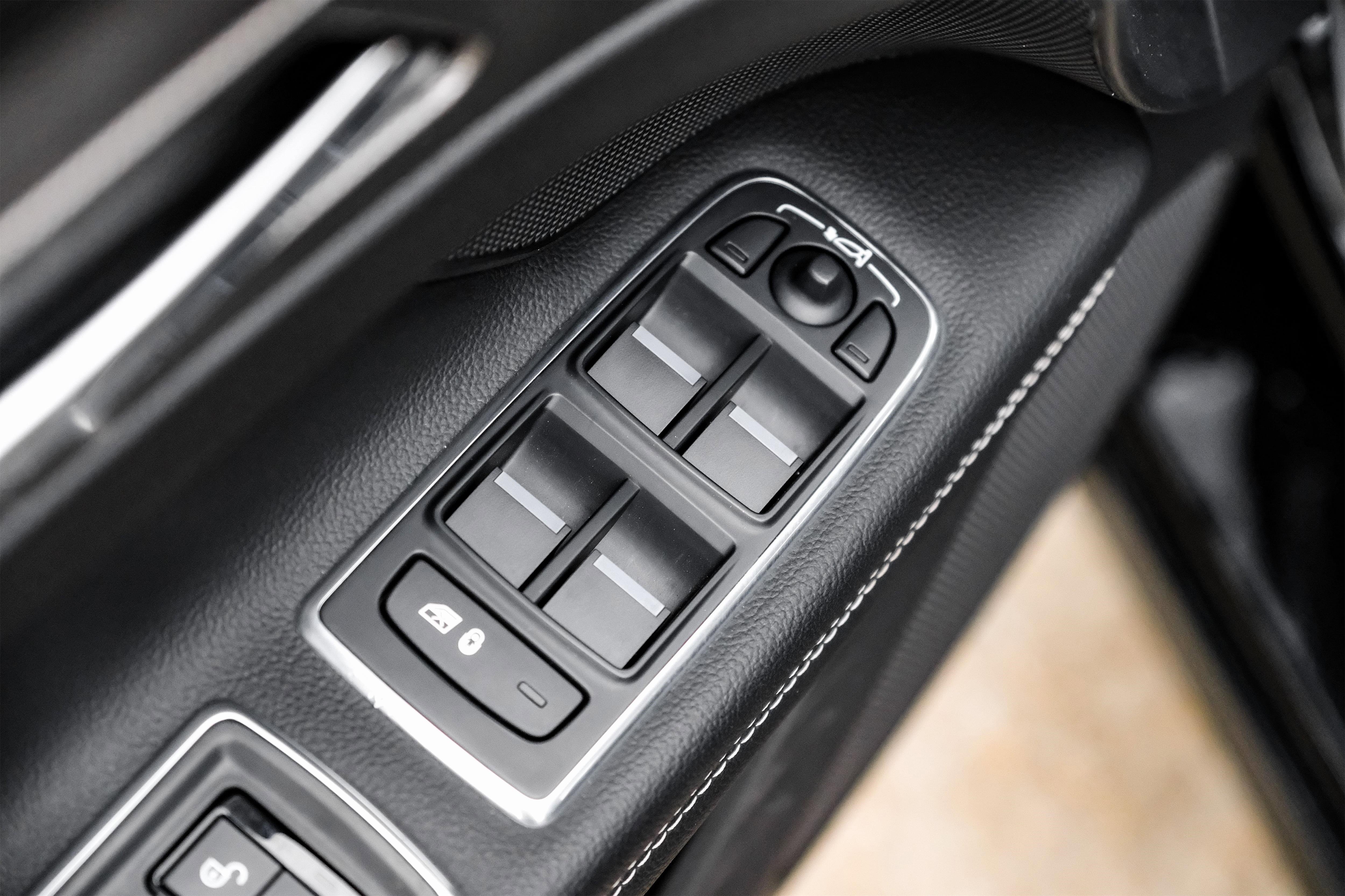 Used 2017 Jaguar XF S image 41