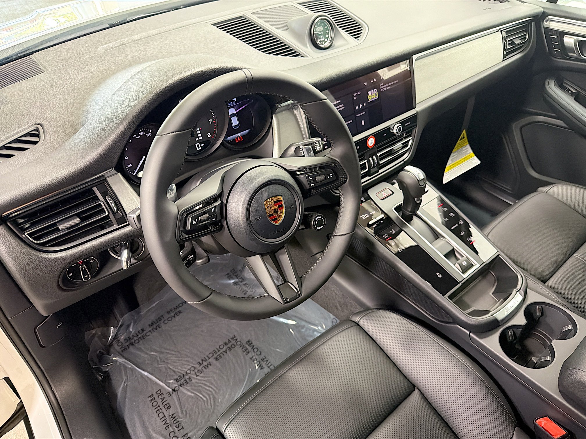 Certified 2026 Porsche Macan AWD/4WD image 4