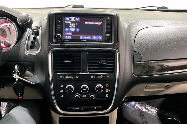 Used 2019 Dodge Grand Caravan SE w/ UConnect Hands-Free Group image 15