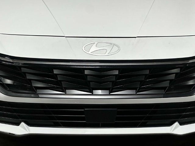 Used 2025 Hyundai Elantra SEL FWD image 12