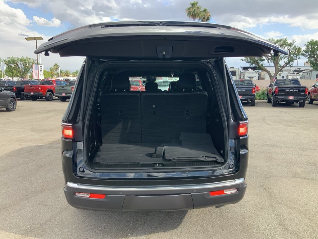 Certified 2022 Jeep Wagoneer Series II AWD/4WD image 7