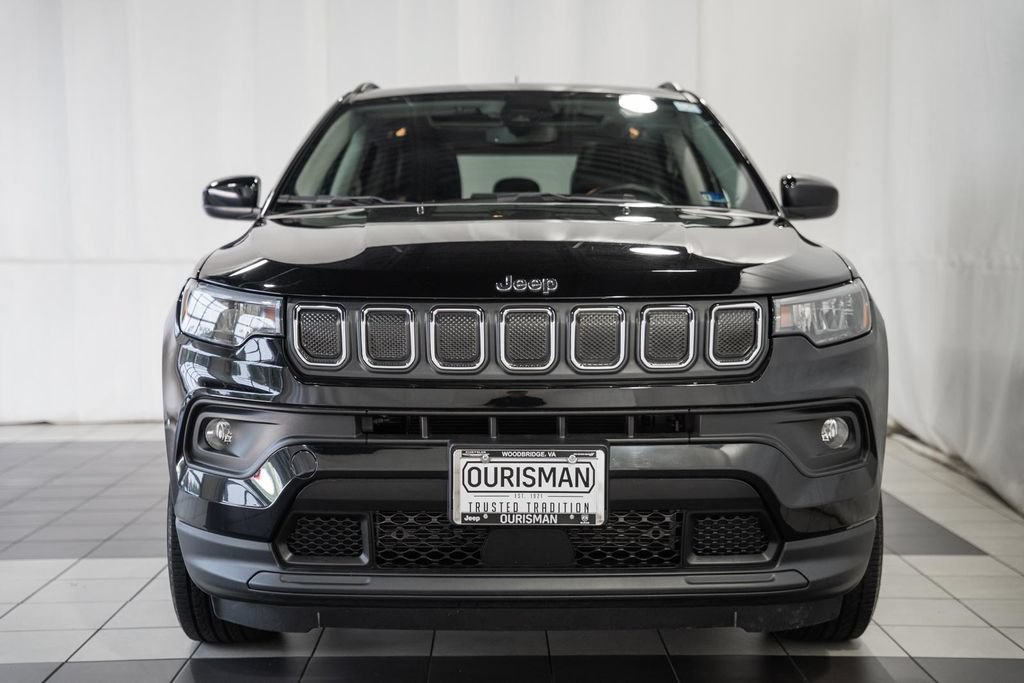 Certified 2022 Jeep Compass Latitude w/ Sun and Sound Group AWD/4WD image 2