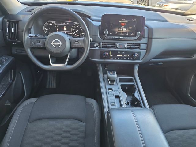 Used 2024 Nissan Pathfinder S image 15