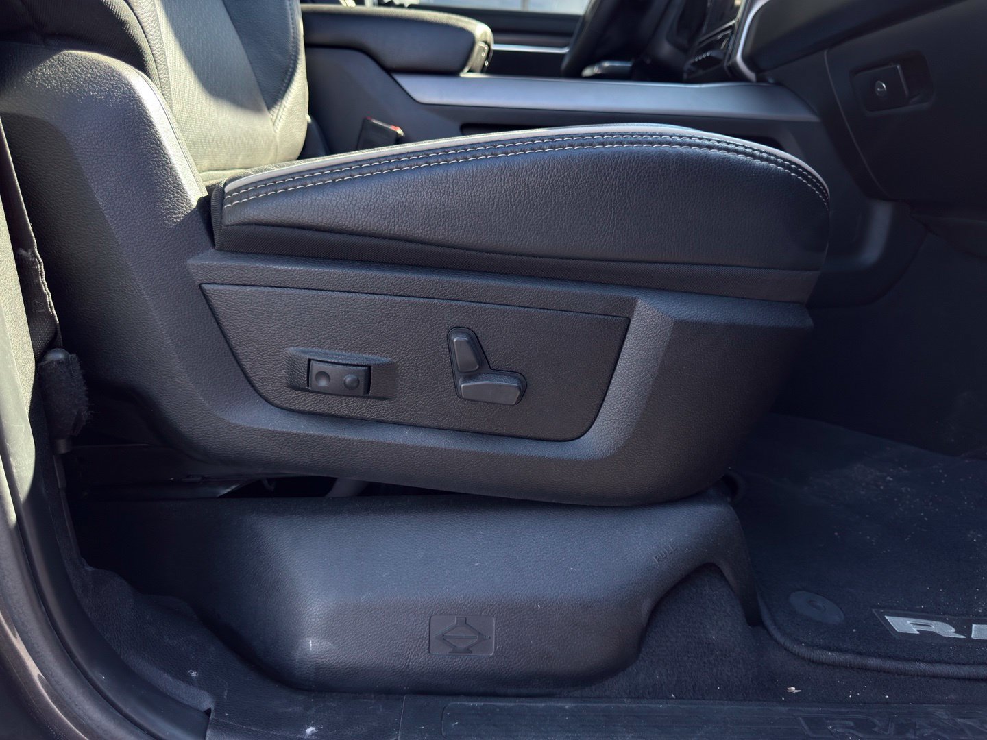 Used 2025 RAM 2500 Laramie w/ Night Edition AWD/4WD image 48