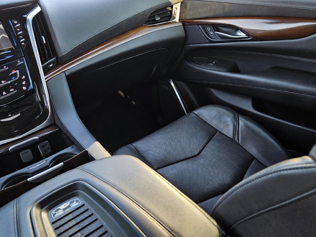 Used 2020 Cadillac Escalade Luxury RWD image 13