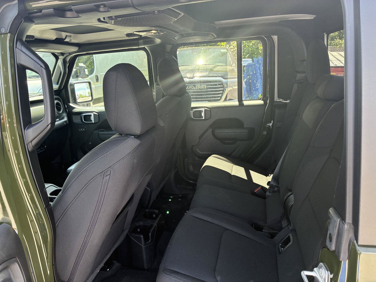 New 2023 Jeep Gladiator Sport AWD/4WD image 19