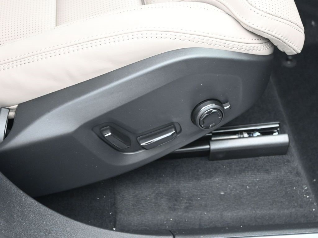 New 2026 Volvo XC90 B6 Ultra image 38