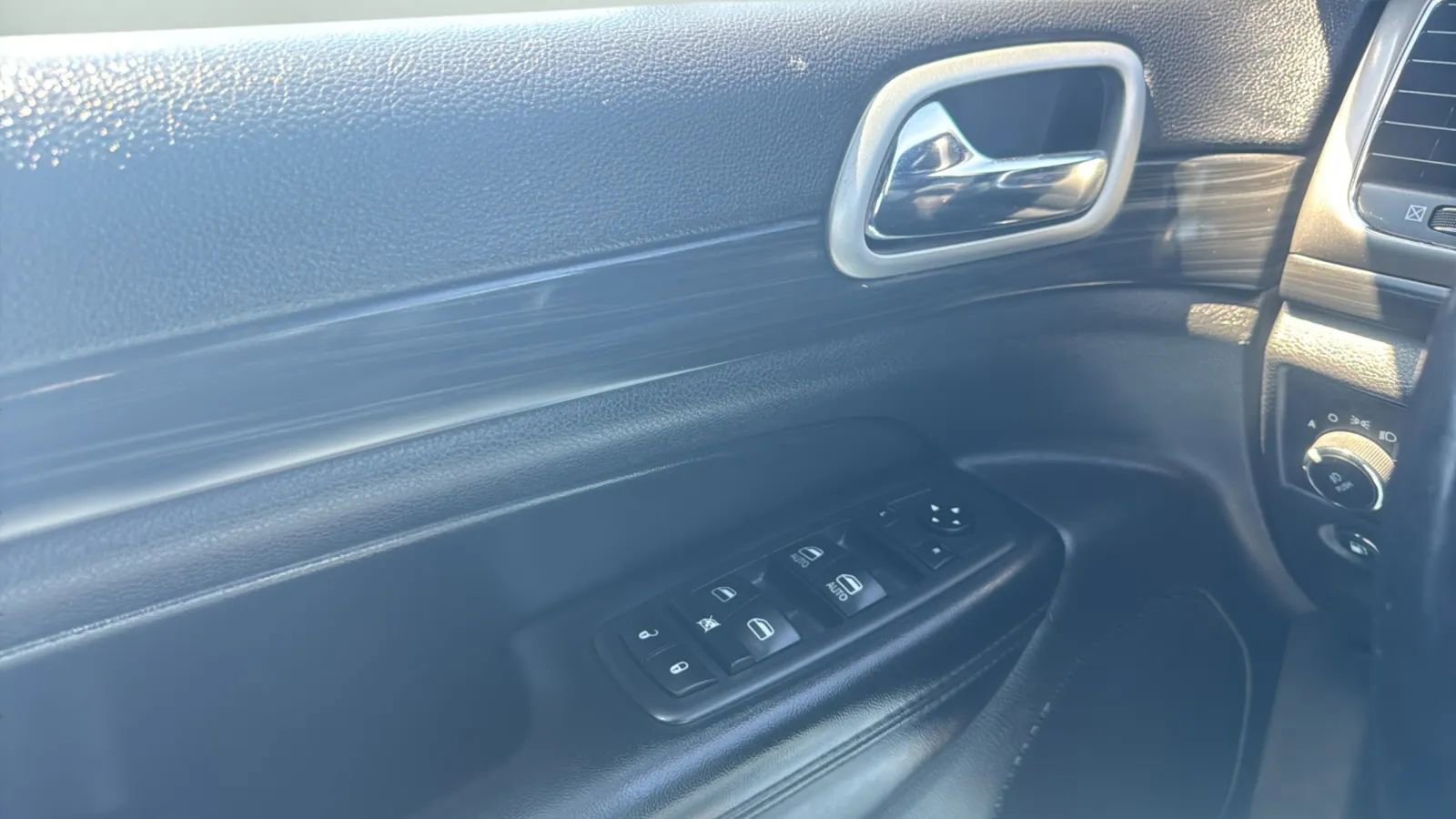 Used 2020 Jeep Grand Cherokee Laredo RWD image 16