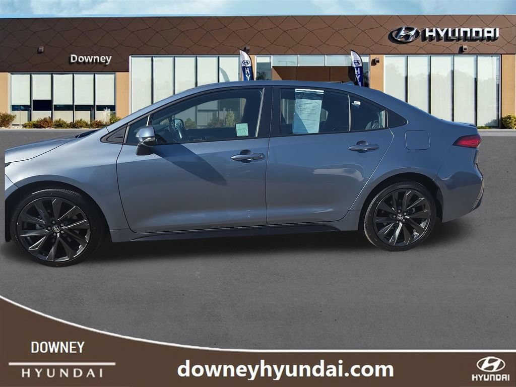 Used 2025 Toyota Corolla SE FWD image 2
