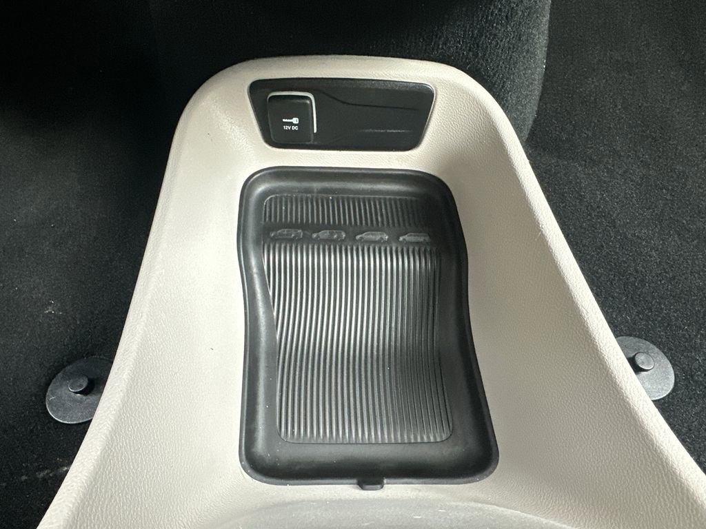 Used 2024 Chrysler Pacifica Touring-L image 18