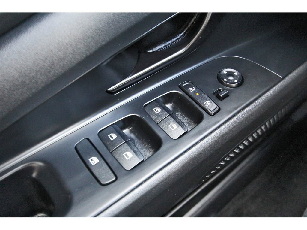 Certified 2025 Hyundai Elantra SEL image 22