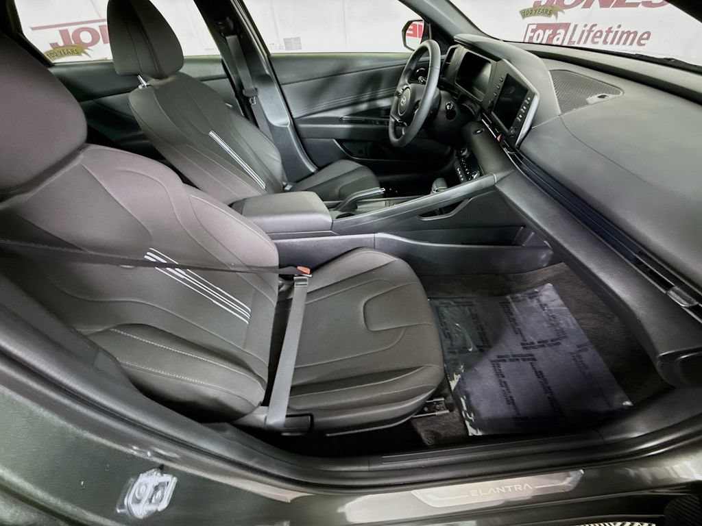 Used 2025 Hyundai Elantra Sport FWD image 29