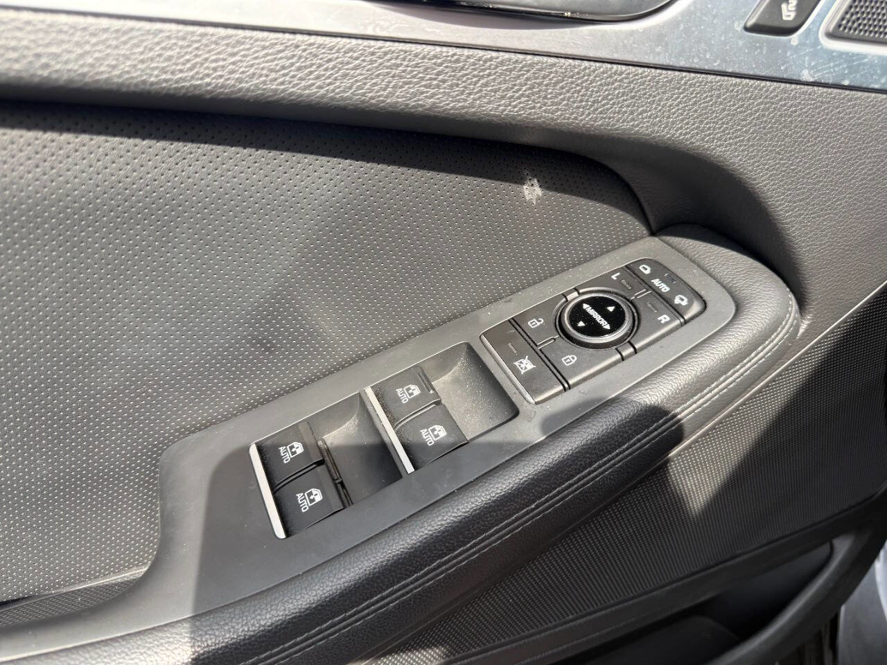 Used 2018 Genesis G80 3.8 AWD/4WD image 19