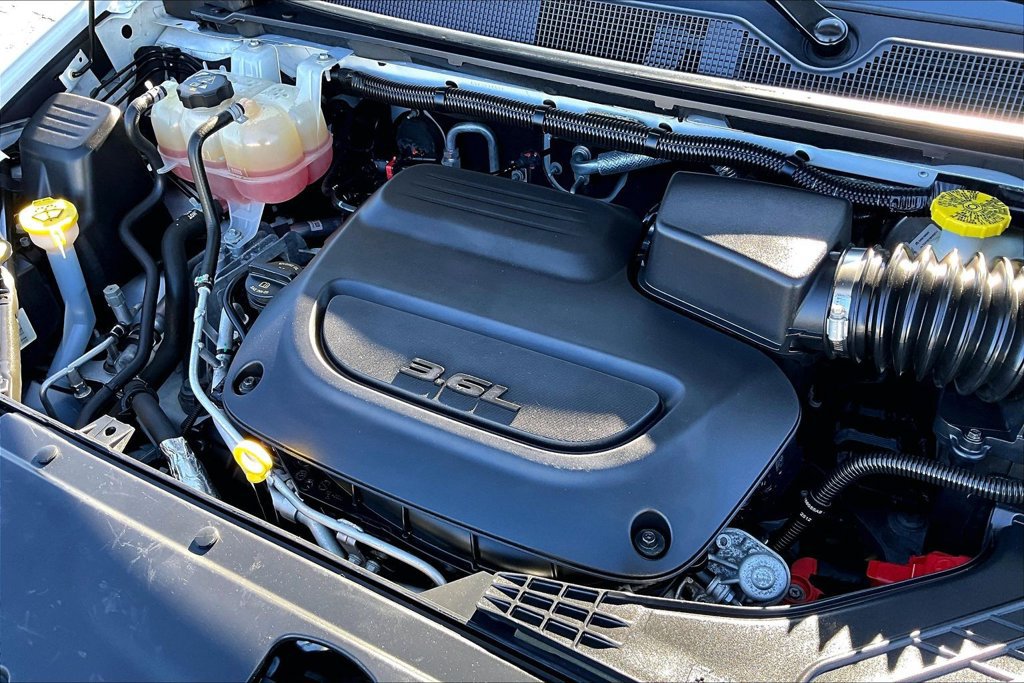 Used 2022 Chrysler Pacifica Touring-L FWD image 33