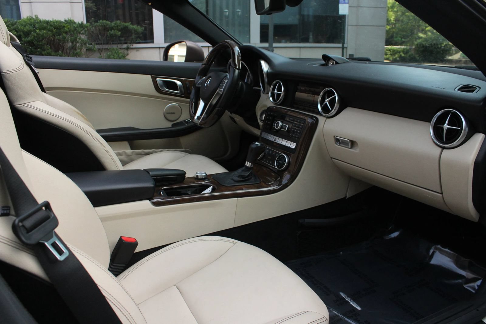 Used 2015 Mercedes-Benz SLK 350 w/ Multimedia Package image 20