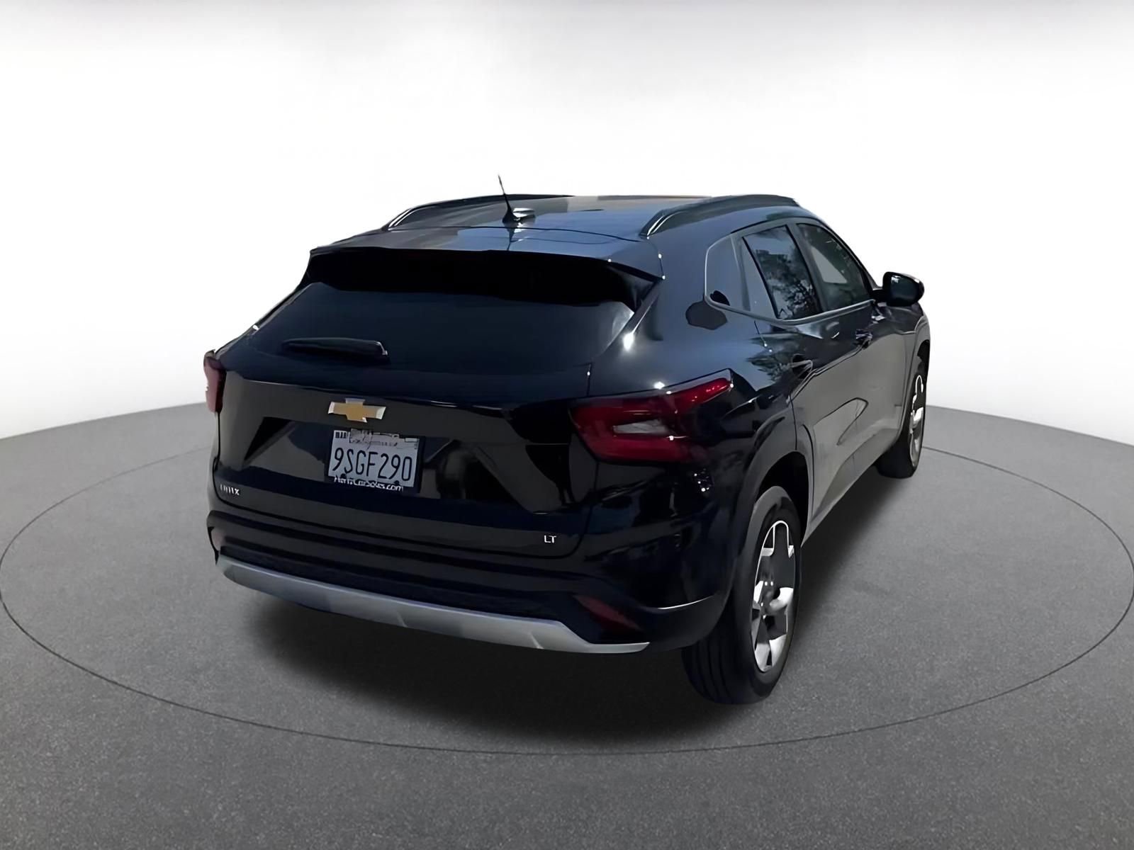 Used 2025 Chevrolet Trax LT FWD image 15