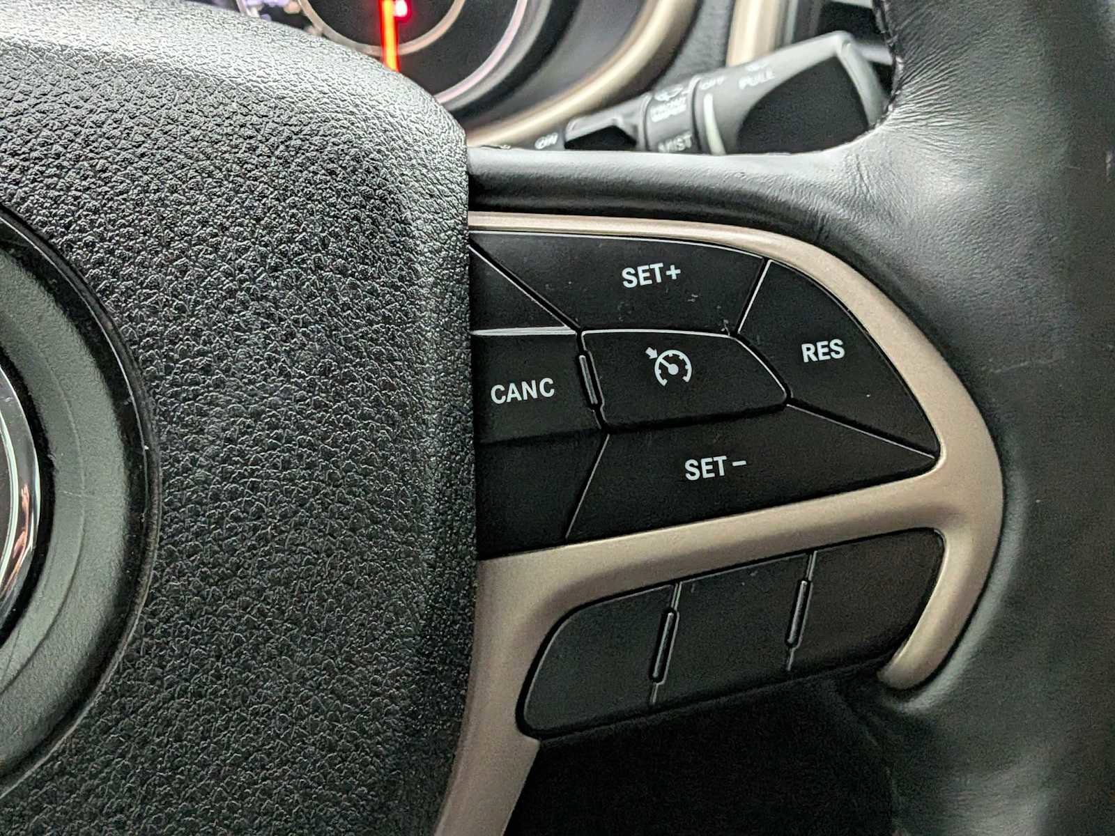 Used 2018 Jeep Cherokee Limited w/ Luxury Group image 26