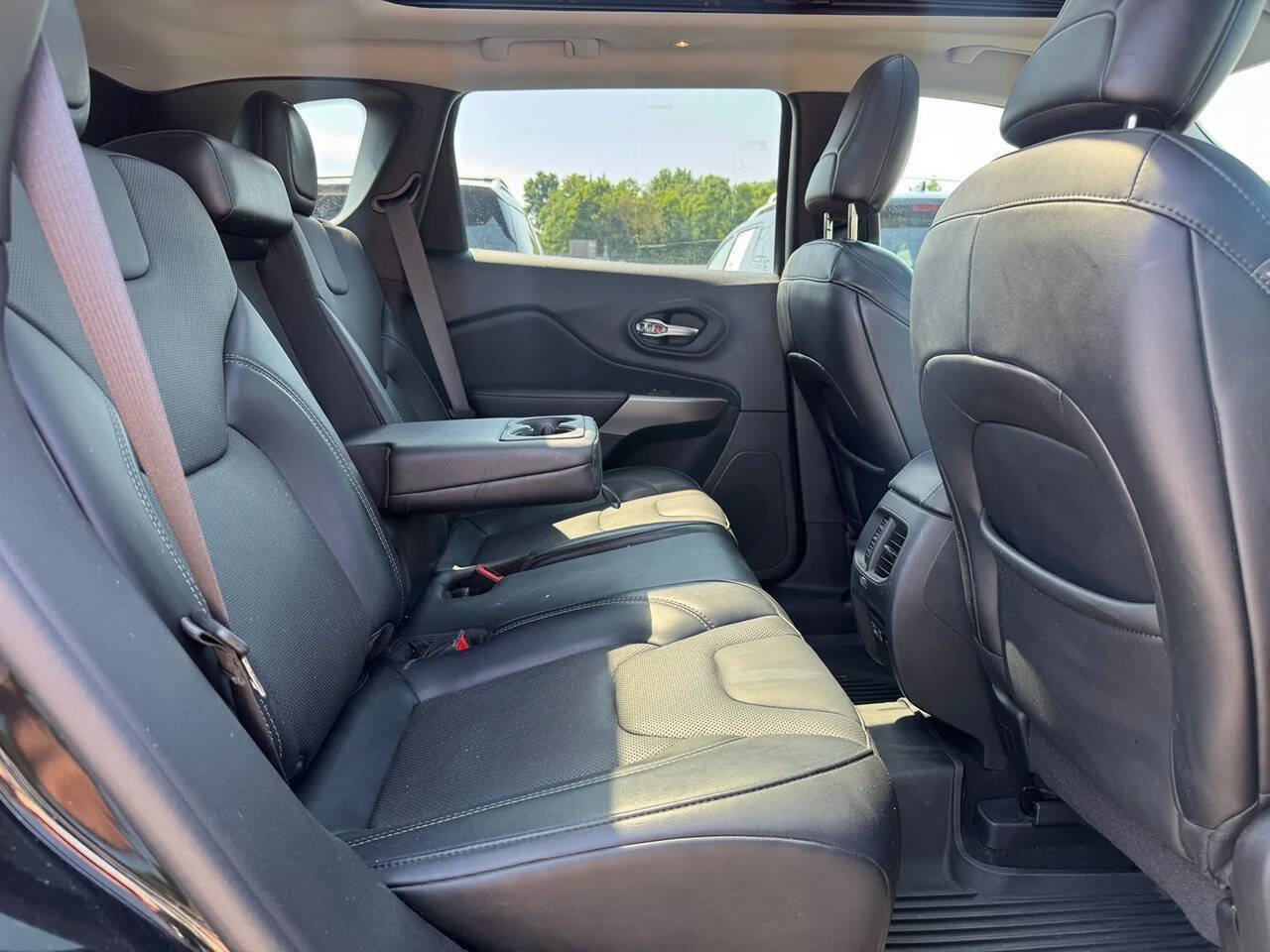 Used 2021 Jeep Cherokee Limited w/ Mopar Interior Package AWD/4WD image 14