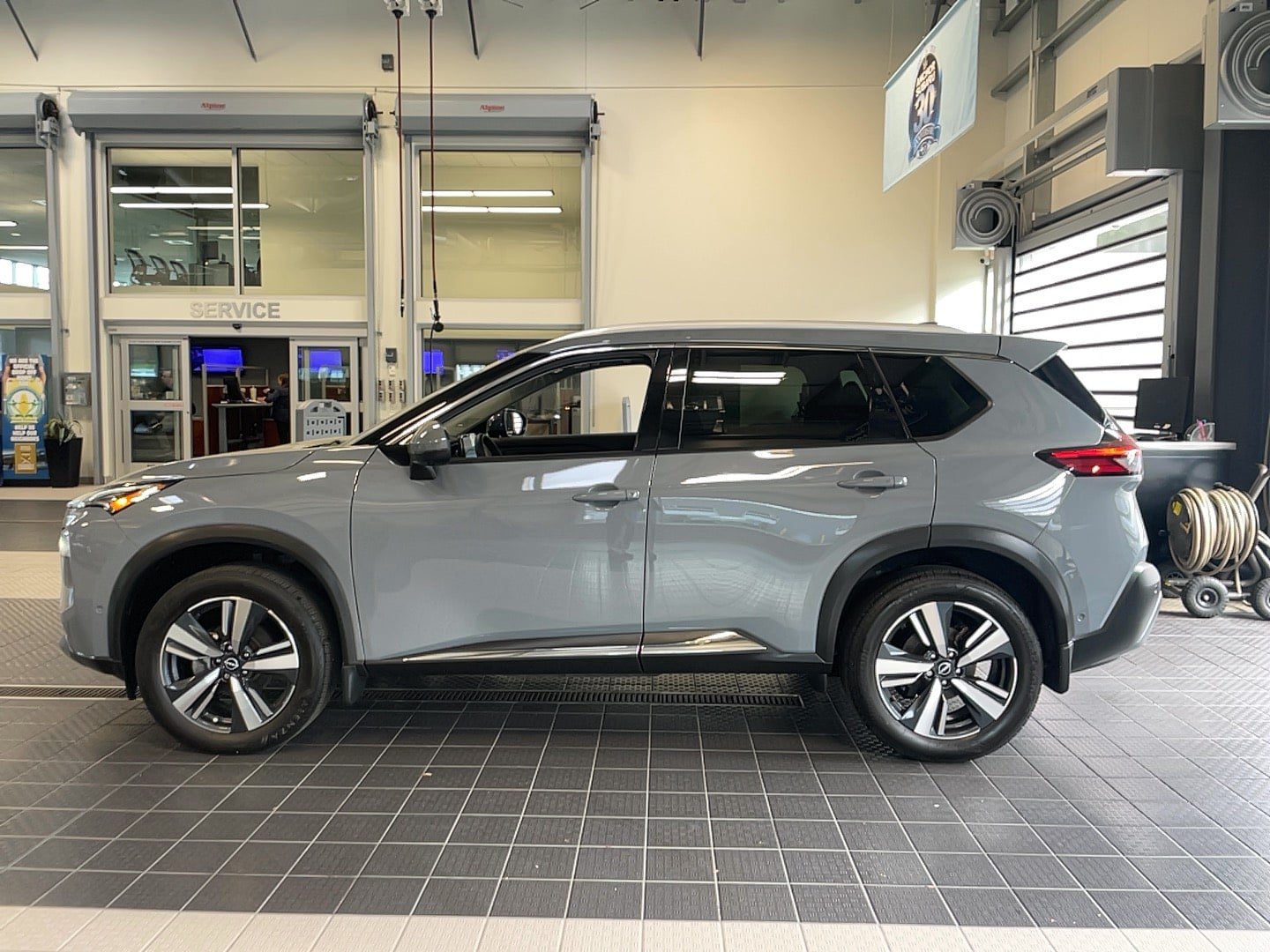 Used 2023 Nissan Rogue SL w/ SL Premium Package AWD/4WD image 4