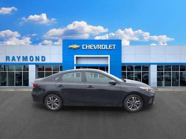 Used 2023 Kia Forte LXS FWD image 2
