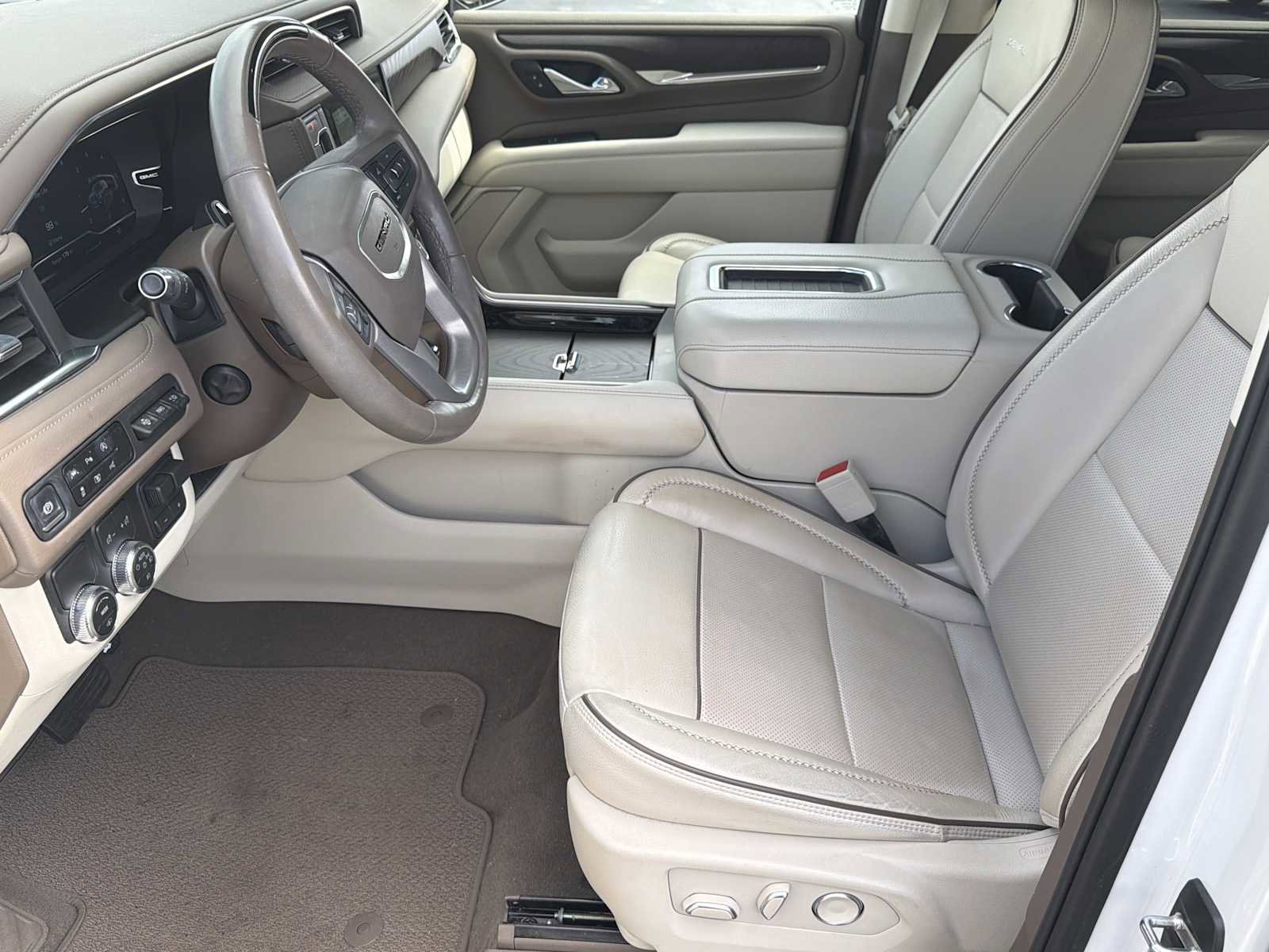 Used 2024 GMC Yukon Denali w/ Denali Reserve Package image 19