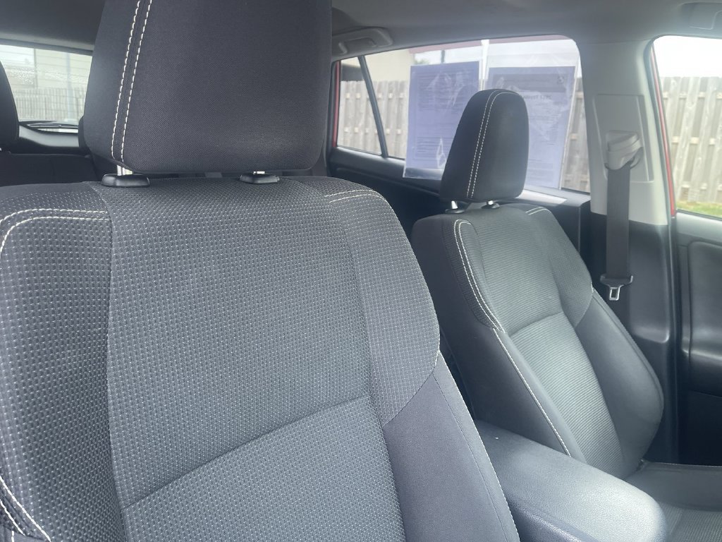 Used 2017 Toyota RAV4 XLE AWD/4WD image 40