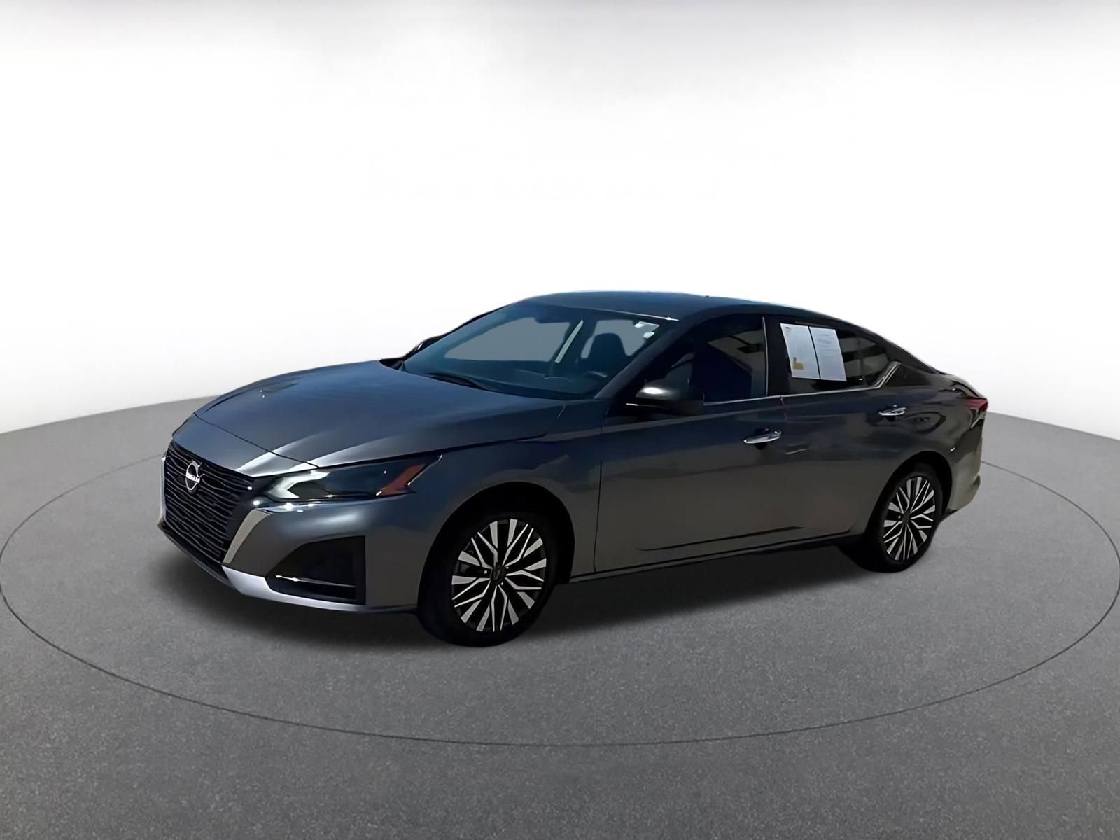 Used 2025 Nissan Altima 2.5 SV FWD image 8