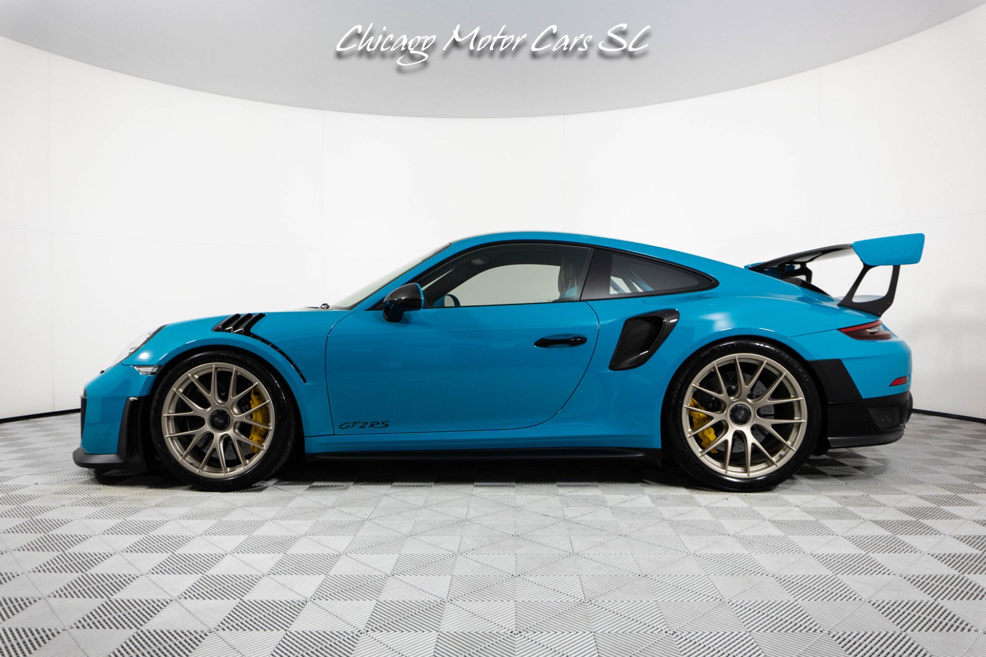 Used 2018 Porsche 911 GT2 RS RWD image 3