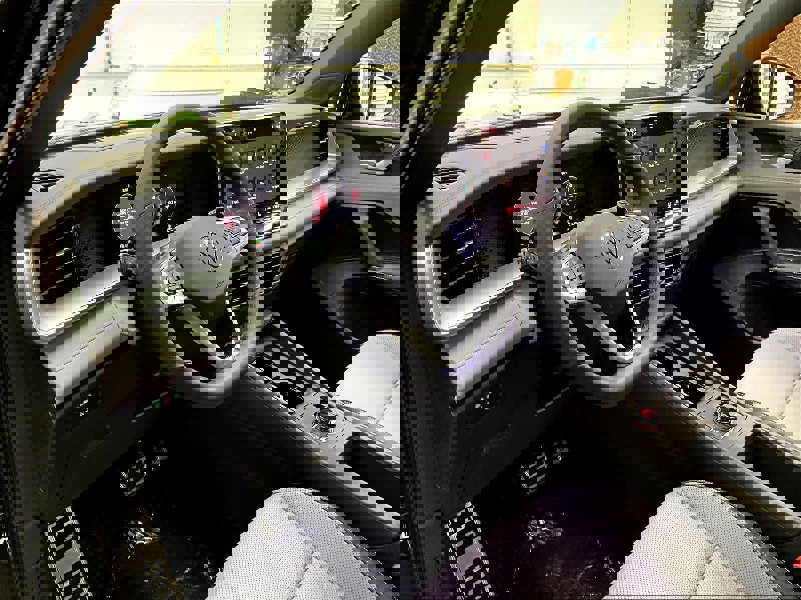 New 2026 Volkswagen Tiguan SE R-Line image 8