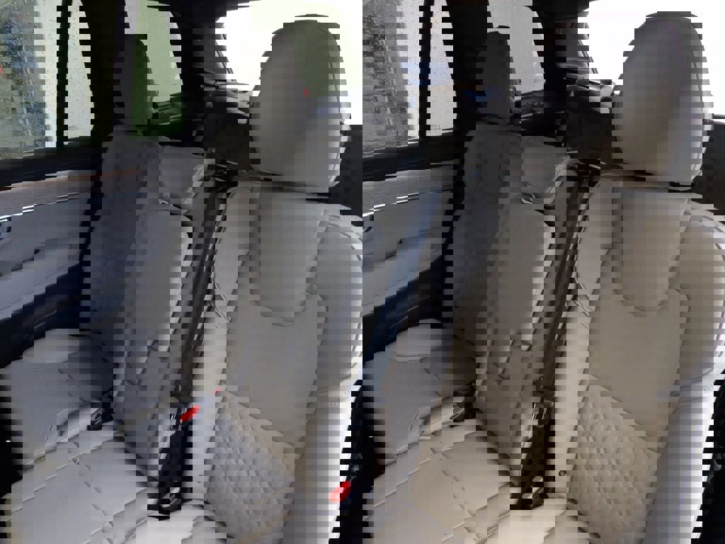 Certified 2025 Volvo XC90 T8 Plus image 26