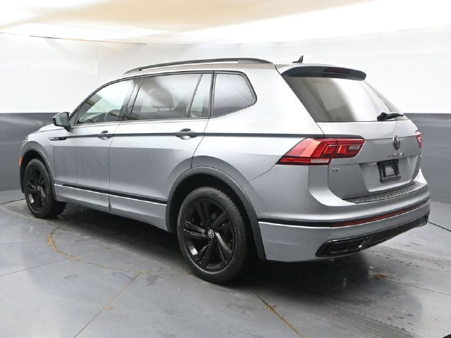Used 2024 Volkswagen Tiguan SE R-Line AWD/4WD image 3