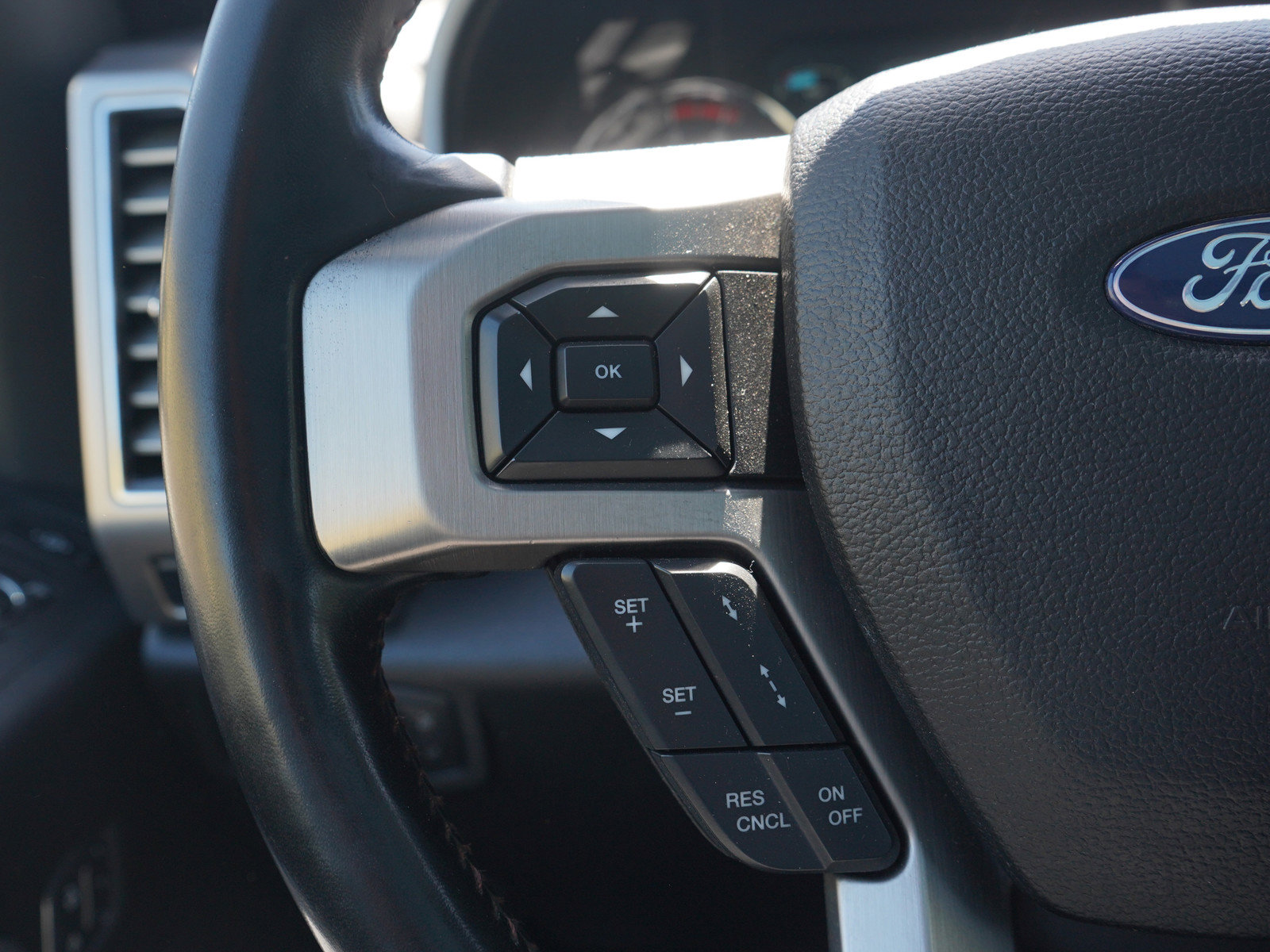 Used 2018 Ford F250 Platinum w/ Platinum Ultimate Package AWD/4WD image 25