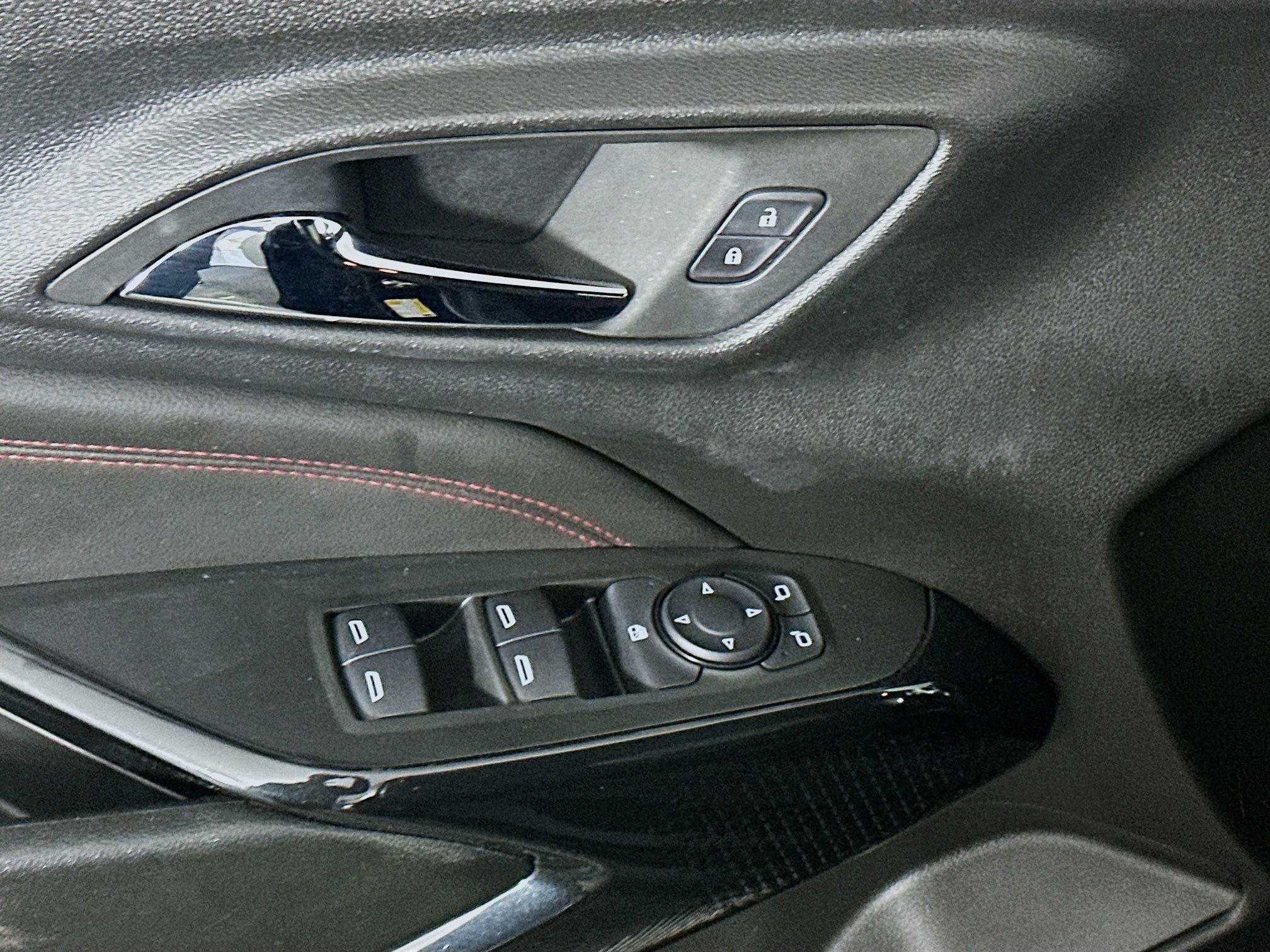 Used 2024 Chevrolet Trax RS w/ Sunroof Package image 15