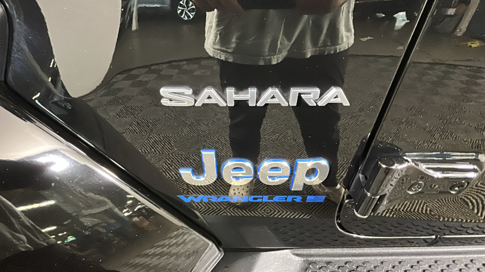 Used 2023 Jeep Wrangler Unlimited Sahara w/ Cold Weather Group AWD/4WD image 11