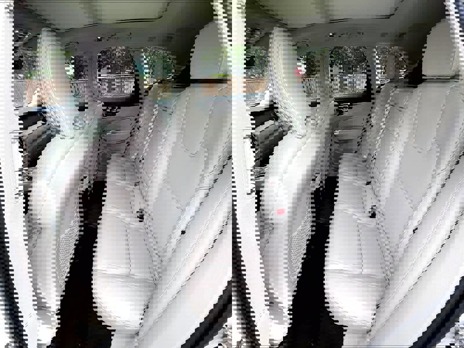 Used 2021 Volvo XC60 T8 Inscription w/ Advanced Package image 28