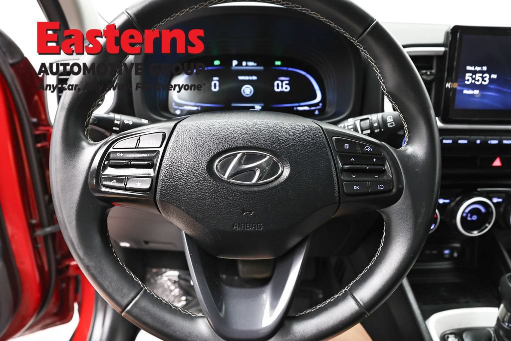 Used 2024 Hyundai Venue Limited FWD image 10
