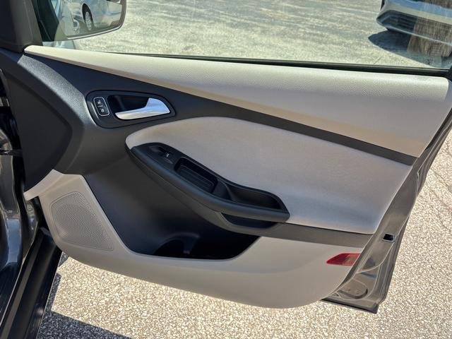 Used 2018 Ford Focus SE FWD image 16