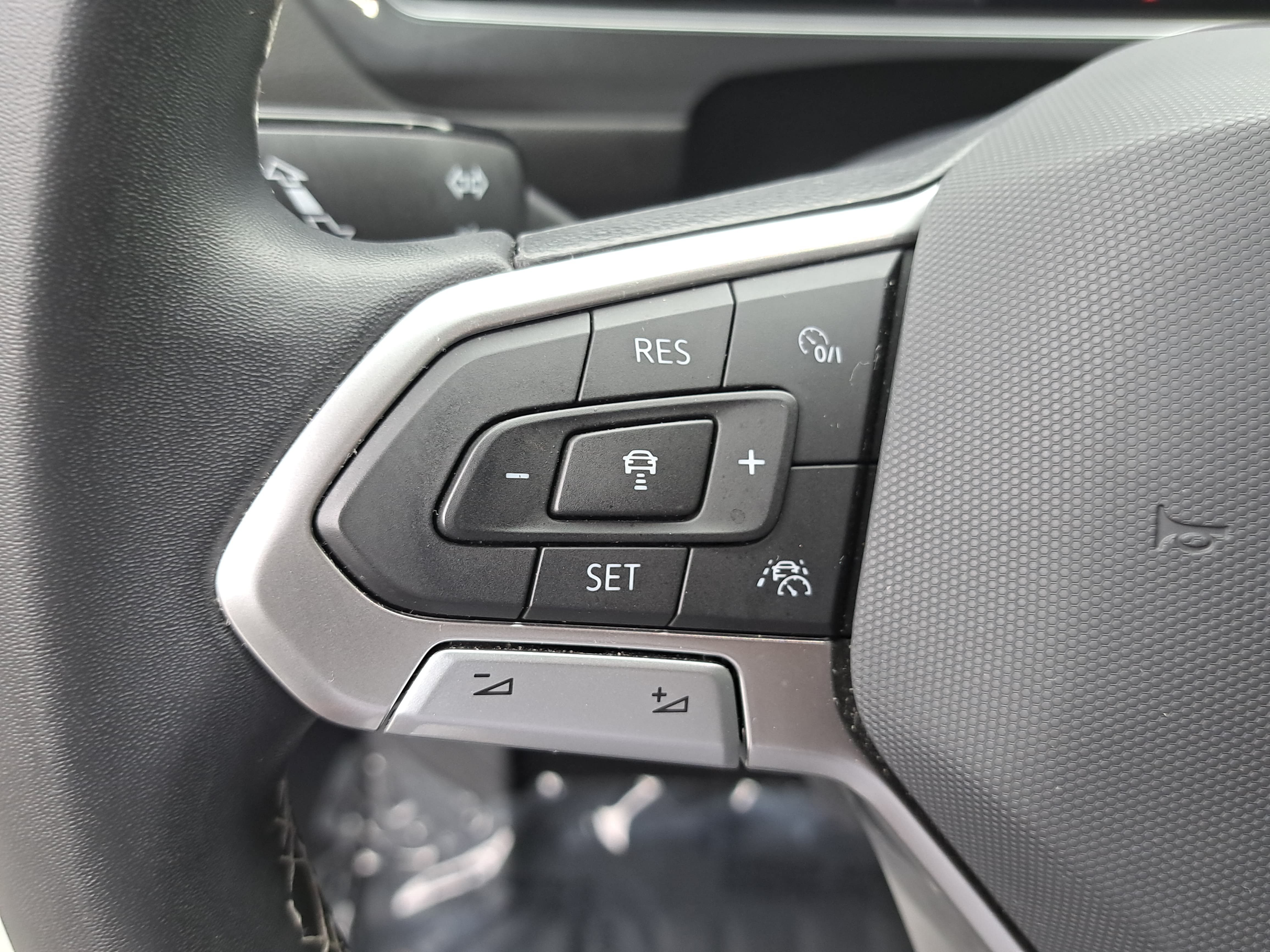 Used 2023 Volkswagen Tiguan S w/ Driver Assistance Package AWD/4WD image 17