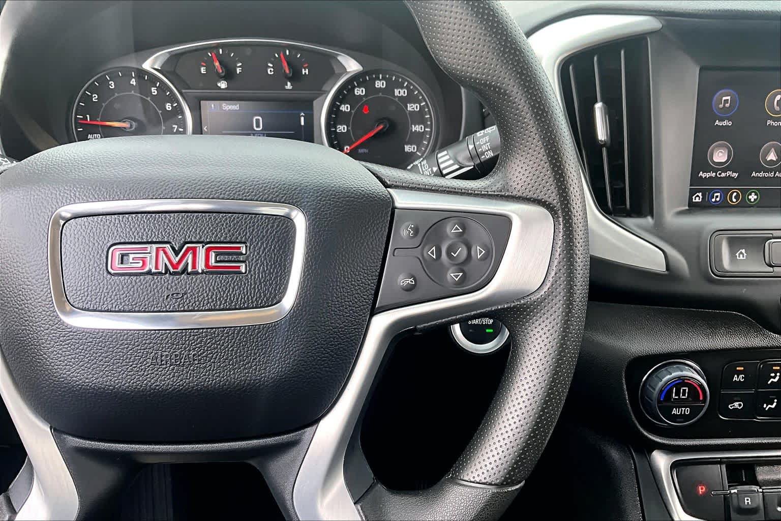 Used 2024 GMC Terrain SLE w/ Driver Convenience Package FWD image 25