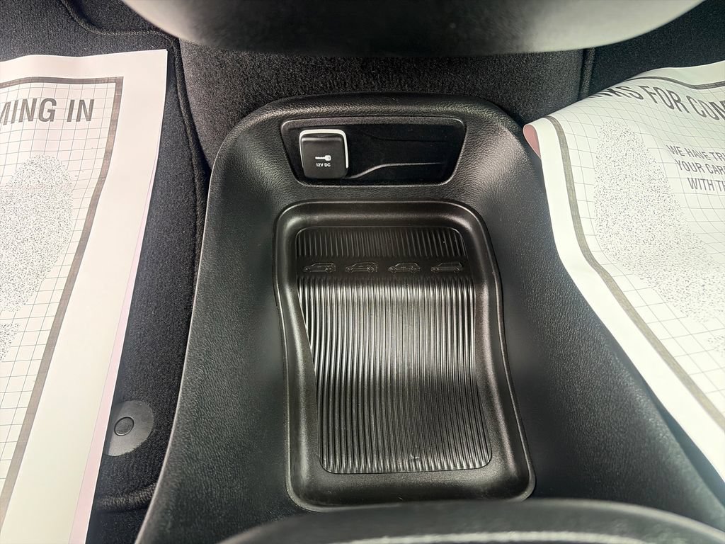 Used 2025 Chrysler Pacifica Select FWD image 38